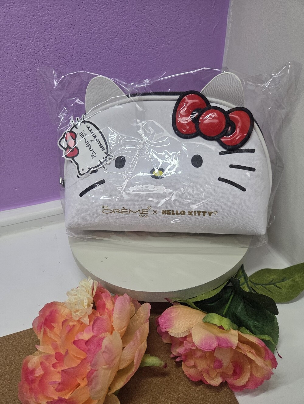 New The Crème Shop x Hello Kitty White Dome Makeup Travel Pouch NWT Sanrio